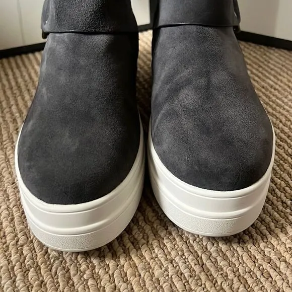 New J/slides faux fur waterproof boots gray suede 8.5
