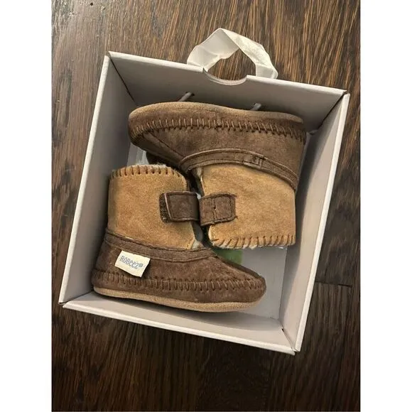 NEW Robeez Baby 0-6 Months Galway Cozy Suede and Sherpa Lined Boots