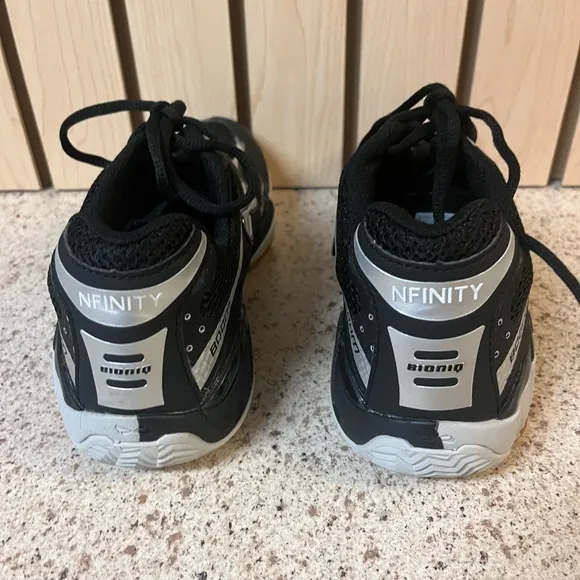 Nfinity Boom Volleyball boots size 8