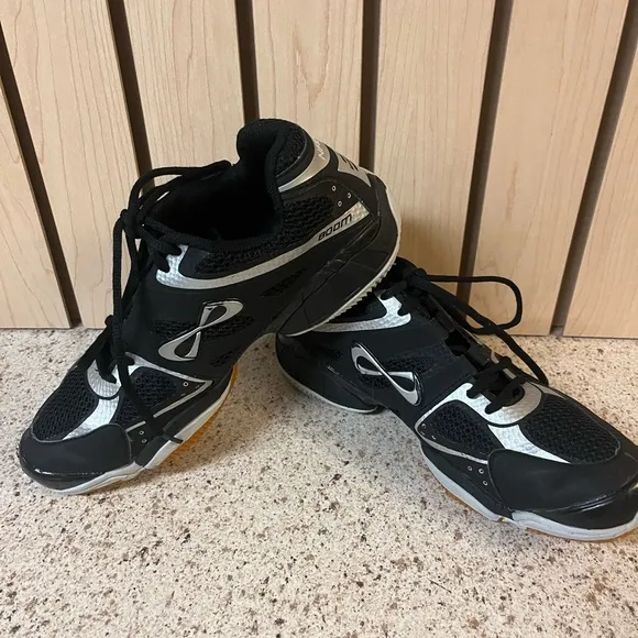 Nfinity Boom Volleyball boots size 8