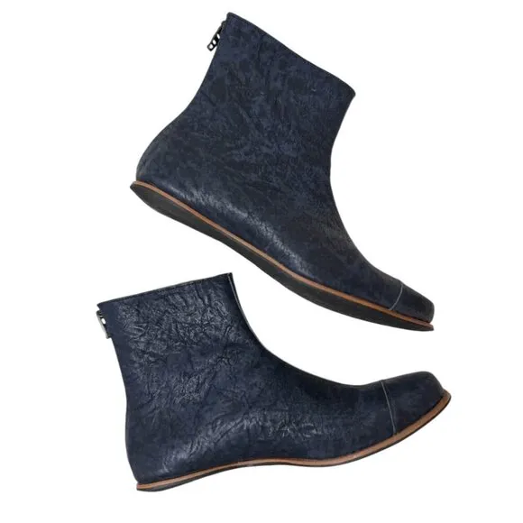 NIB CYDWOQ CLIFF DWELLER Handmade Ankle Boots Egg in Navy Size 40 / US 10