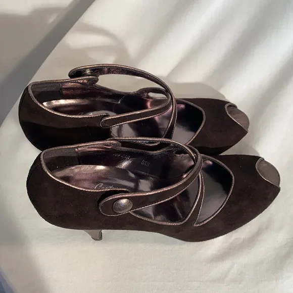 NIB Donald J. Pliner Heels. Size 8.5N