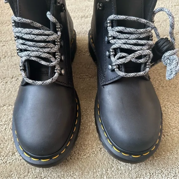 NIB Dr. Martens 1460 Serena Collar Streeter Milo Fur Lined Boots Black Sz US 7