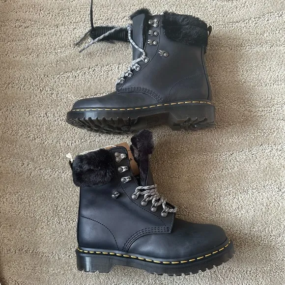 NIB Dr. Martens 1460 Serena Collar Streeter Milo Fur Lined Boots Black Sz US 7