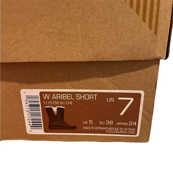 NIB Koolaburra by UGG Women’s Ariel Short Chestnut Boots size 7