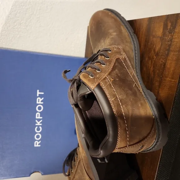 NIB MENS ROCKPORT STORM SURGE PLAIN TOE BOOTS SIZE 8.5 W