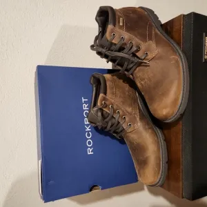 NIB MENS ROCKPORT STORM SURGE PLAIN TOE BOOTS SIZE 8.5 W