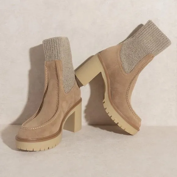 NIB THICK LUG SOLE BOOTS WITH COZY SWEATER ANKLES AND FAUX SUEDE SHOE - SIZE 6.5