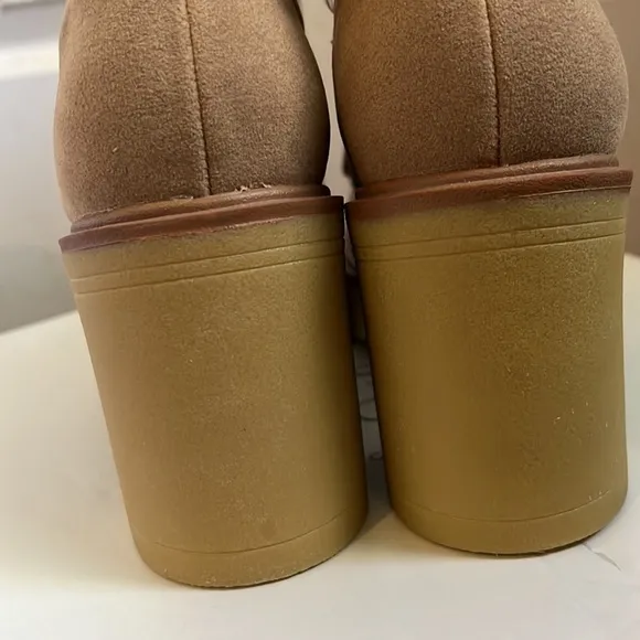 NIB THICK LUG SOLE BOOTS WITH COZY SWEATER ANKLES AND FAUX SUEDE SHOE - SIZE 6.5