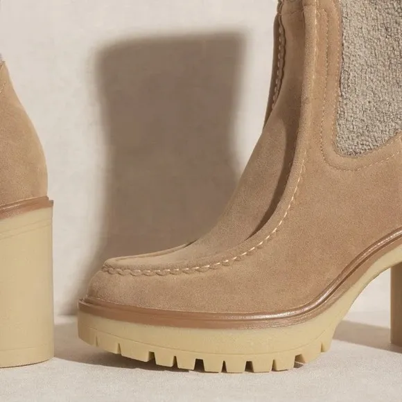 NIB THICK LUG SOLE BOOTS WITH COZY SWEATER ANKLES AND FAUX SUEDE SHOE - SIZE 6.5