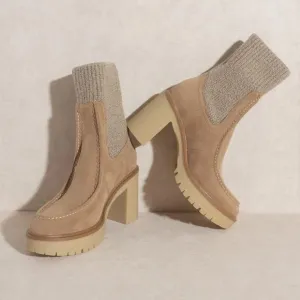 NIB THICK LUG SOLE BOOTS WITH COZY SWEATER ANKLES AND FAUX SUEDE SHOE - SIZE 6.5
