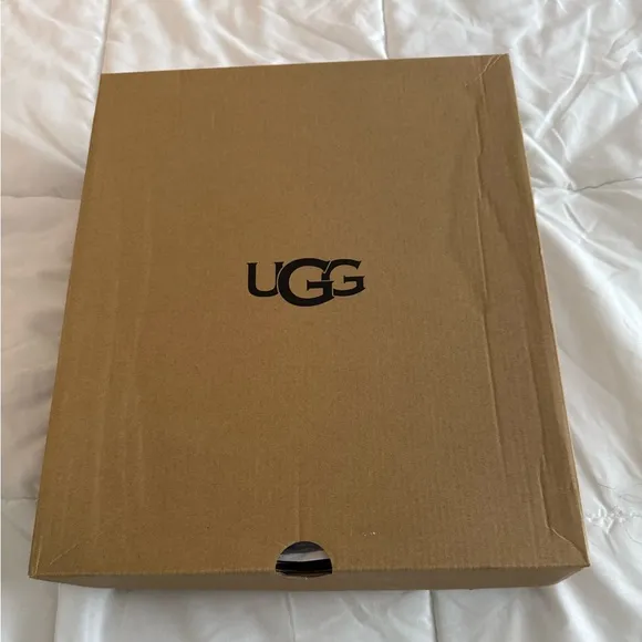 NIB UGG Classic Short II Chopd Boots - Purple