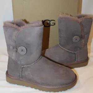 NIB UGG‎ WOMEN'S BAILEY BUTTON CLASSIC SHORT GRAY SUEDE SHEARLING LINED BOOTS 6