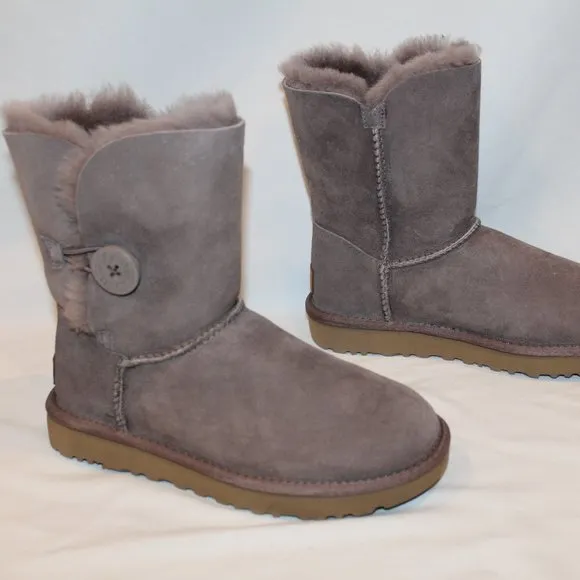 NIB UGG‎ WOMEN'S BAILEY BUTTON CLASSIC SHORT GRAY SUEDE SHEARLING LINED BOOTS 6