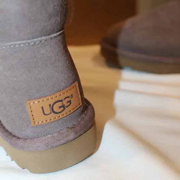 NIB UGG‎ WOMEN'S BAILEY BUTTON CLASSIC SHORT GRAY SUEDE SHEARLING LINED BOOTS 6