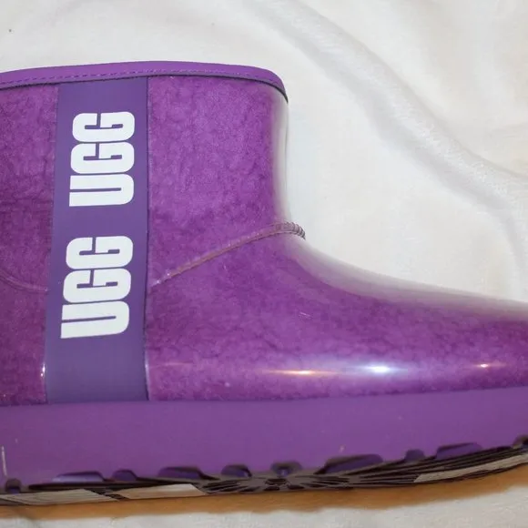 NIB UGG WOMEN'S‎ CLEAR SHEARLING LINED LOGO BOOTS PURPLE