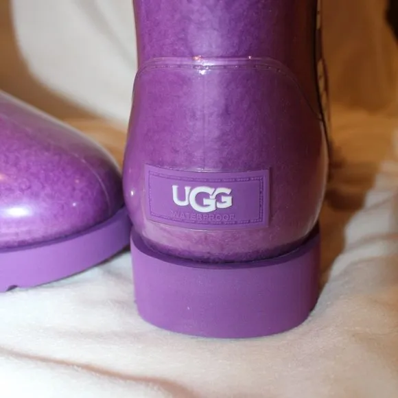 NIB UGG WOMEN'S‎ CLEAR SHEARLING LINED LOGO BOOTS PURPLE