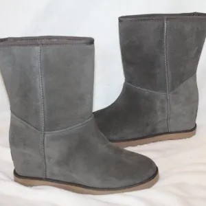 NIB UGG WOMEN'S FEMME CLASSIC SHORT SUEDE SHEARLING BOOTS SLATE‎ GRAY