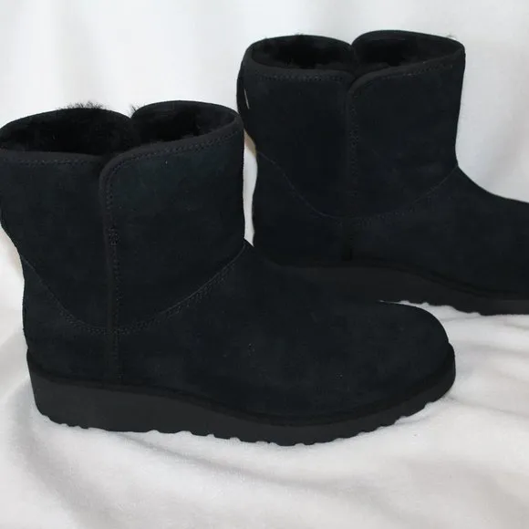NIB UGG WOMEN'S KRISTIN SUEDE AND SHEARLING SLIM STYLE MINI BOOTS BLACK‎