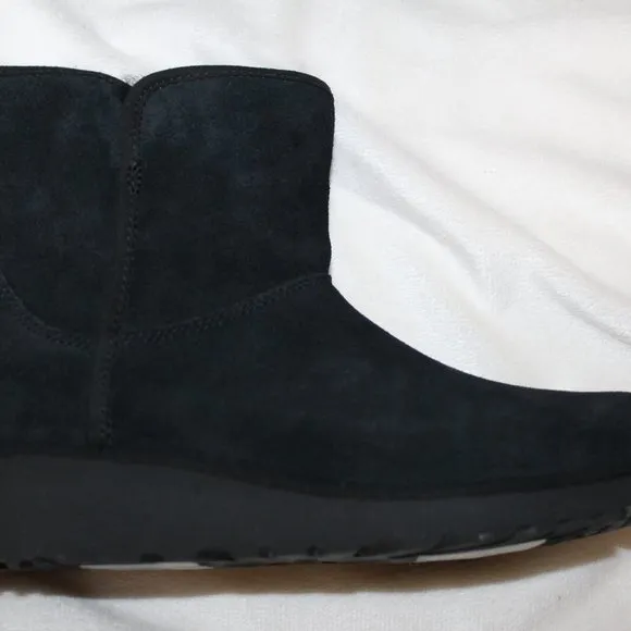 NIB UGG WOMEN'S KRISTIN SUEDE AND SHEARLING SLIM STYLE MINI BOOTS BLACK‎