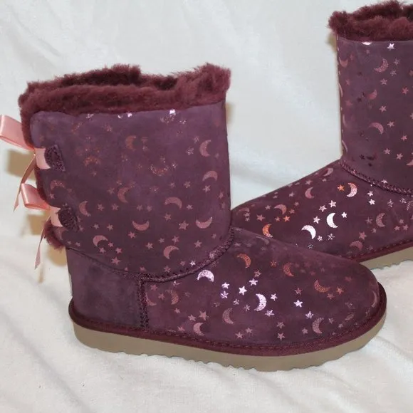 NIB UGG YOUTH 4 WOMEN'S 6 BAILEY BOW MOON AND STARS METALLIC CLASSIC SHORT BOOTS