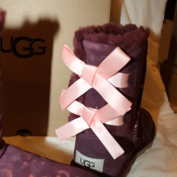 NIB UGG YOUTH 4 WOMEN'S 6 BAILEY BOW MOON AND STARS METALLIC CLASSIC SHORT BOOTS