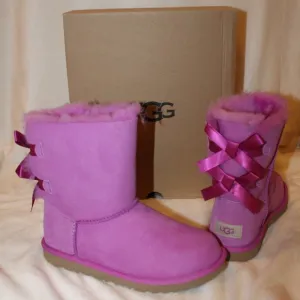 NIB UGG YOUTH 5 6 WOMENS 7 8‎ BAILEY BOW CLASSIC SHORT SUEDE SHEARLING BOOTS