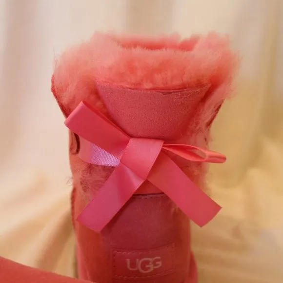 NIB UGG YOUTH 5 WOMEN'S 6.5-7 MINI BAILEY BOW‎ SUEDE SHEARLING BOOTS PINK