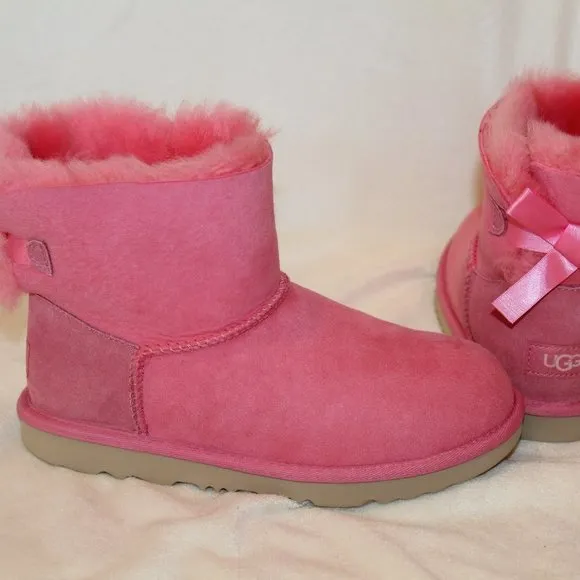 NIB UGG YOUTH 5 WOMEN'S 6.5-7 MINI BAILEY BOW‎ SUEDE SHEARLING BOOTS PINK