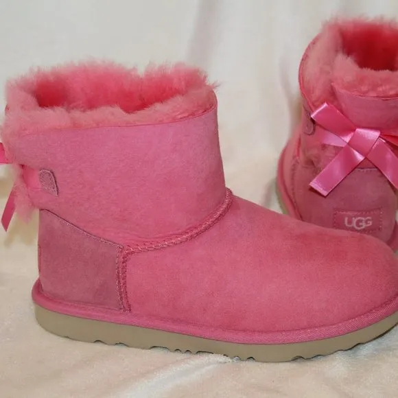 NIB UGG YOUTH 5 WOMEN'S 6.5-7 MINI BAILEY BOW‎ SUEDE SHEARLING BOOTS PINK