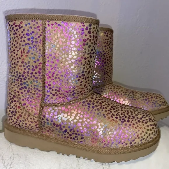 NIB‎ UGG YOUTH 6 WOMENS 8 CLASSIC SHORT SPOTS METALLIC WINTER BOOTS CHEST…