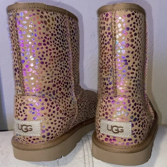 NIB‎ UGG YOUTH 6 WOMENS 8 CLASSIC SHORT SPOTS METALLIC WINTER BOOTS CHEST…