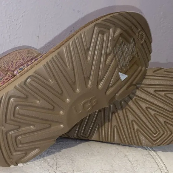 NIB‎ UGG YOUTH 6 WOMENS 8 CLASSIC SHORT SPOTS METALLIC WINTER BOOTS CHEST…