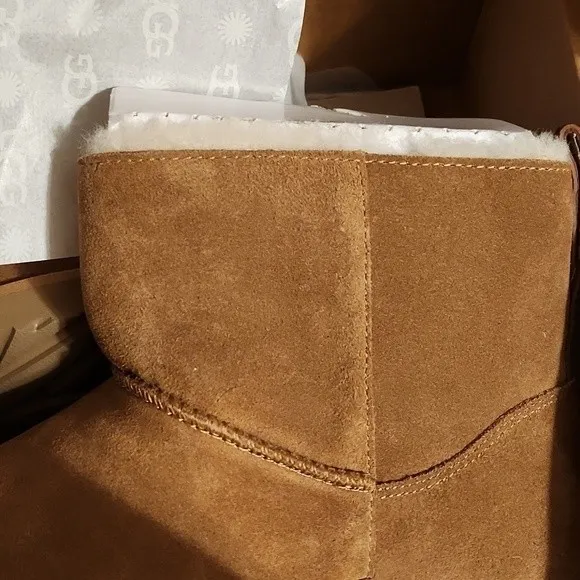 NIB Woman's Short Ugg Boots with Side Zipper Size 12