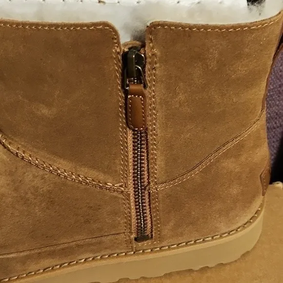 NIB Woman's Short Ugg Boots with Side Zipper Size 12