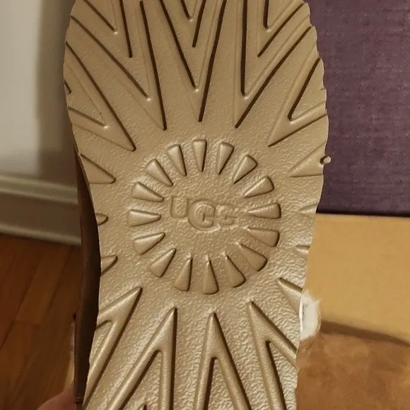 NIB Woman's Short Ugg Boots with Side Zipper Size 12