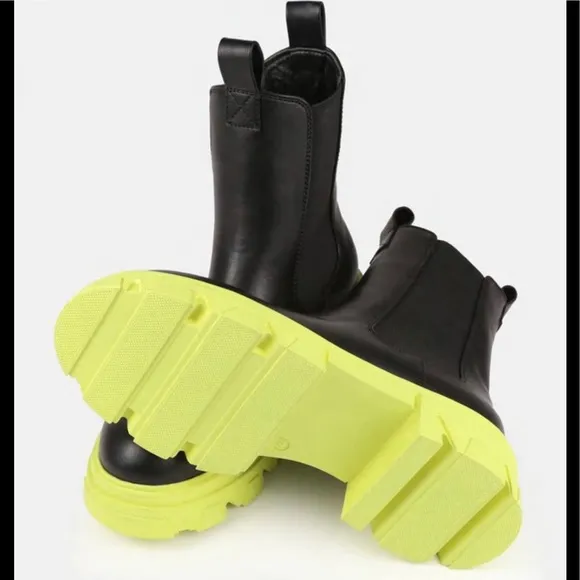 NIB Women’s Size 6 Contrast Sole Chunky Mid Ankle Boots In Black With Lime Soles