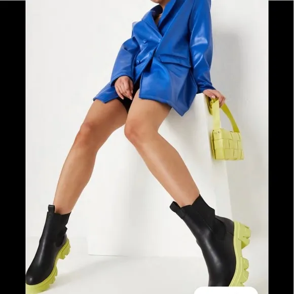 NIB Women’s Size 6 Contrast Sole Chunky Mid Ankle Boots In Black With Lime Soles