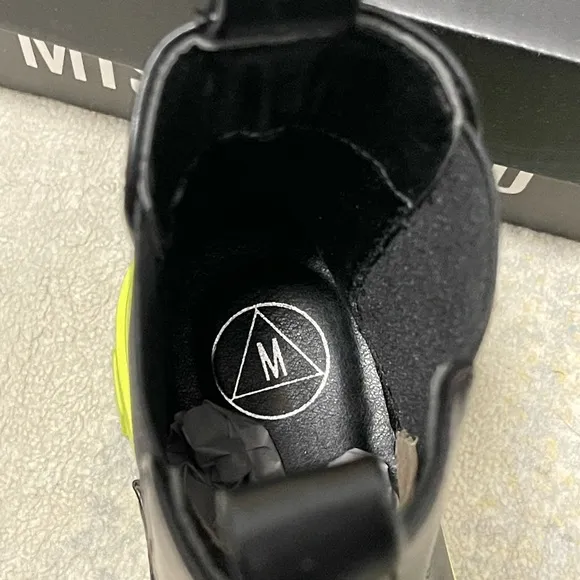 NIB Women’s Size 6 Contrast Sole Chunky Mid Ankle Boots In Black With Lime Soles
