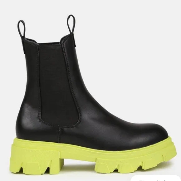 NIB Women’s Size 6 Contrast Sole Chunky Mid Ankle Boots In Black With Lime Soles