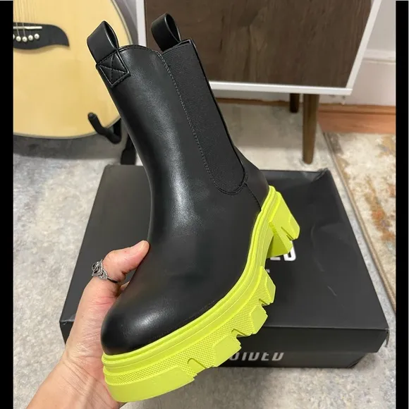 NIB Women’s Size 6 Contrast Sole Chunky Mid Ankle Boots In Black With Lime Soles
