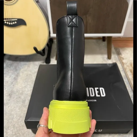NIB Women’s Size 6 Contrast Sole Chunky Mid Ankle Boots In Black With Lime Soles