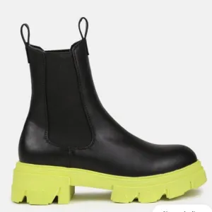 NIB Women’s Size 6 Contrast Sole Chunky Mid Ankle Boots In Black With Lime Soles