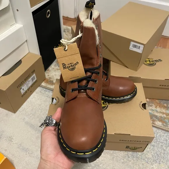 NIB Women’s Size 8 (Euro Sz 39) Dr. Martens 1460 Fur-lined Combat Boots In Brown
