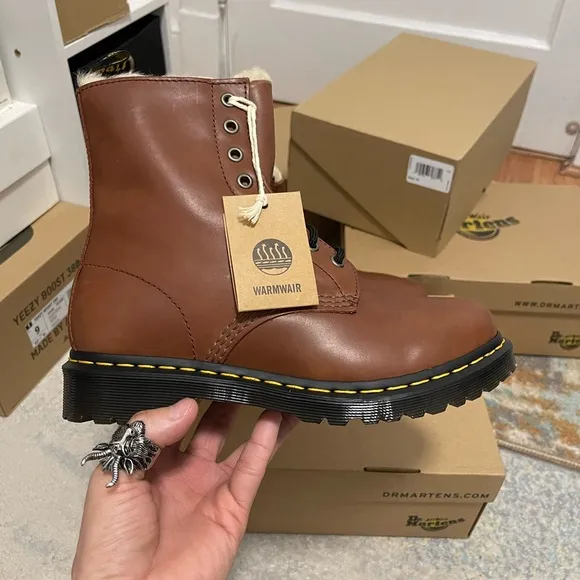NIB Women’s Size 8 (Euro Sz 39) Dr. Martens 1460 Fur-lined Combat Boots In Brown