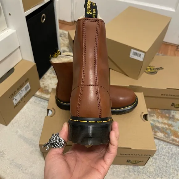 NIB Women’s Size 8 (Euro Sz 39) Dr. Martens 1460 Fur-lined Combat Boots In Brown