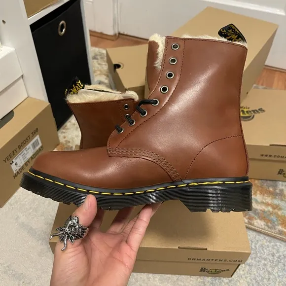 NIB Women’s Size 8 (Euro Sz 39) Dr. Martens 1460 Fur-lined Combat Boots In Brown