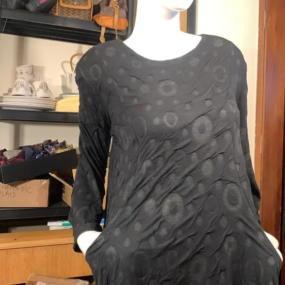 NICHE BY NILGUN DERMAN BLACK “COZY DOT KNIT” BLACK BUBBLE HEM DRESS