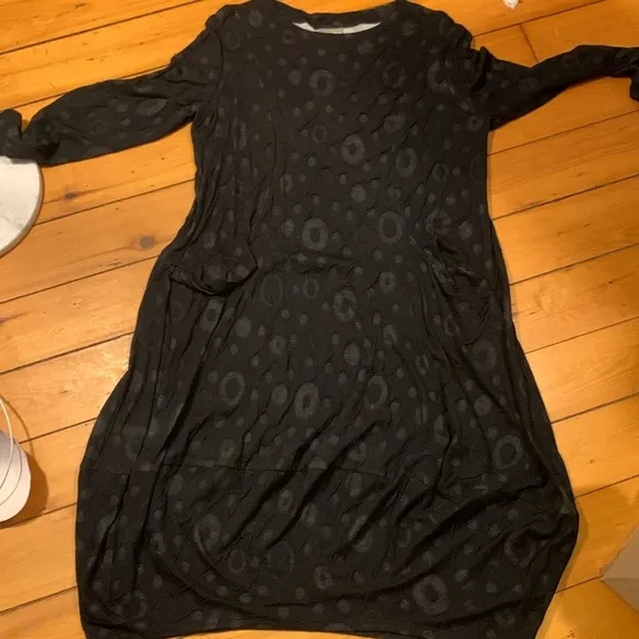 NICHE BY NILGUN DERMAN BLACK “COZY DOT KNIT” BLACK BUBBLE HEM DRESS