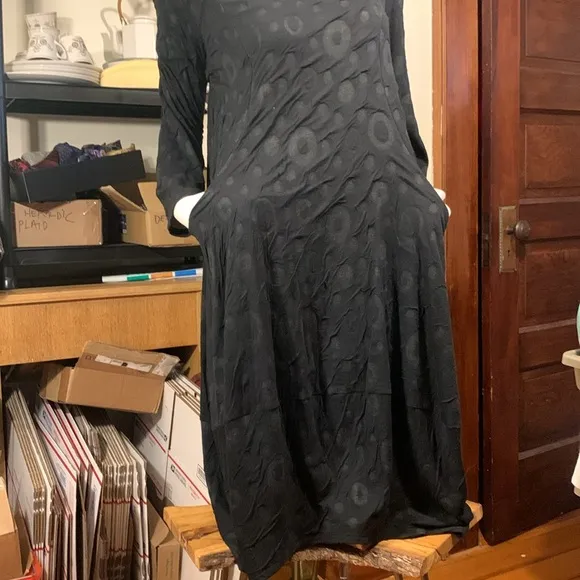 NICHE BY NILGUN DERMAN BLACK “COZY DOT KNIT” BLACK BUBBLE HEM DRESS